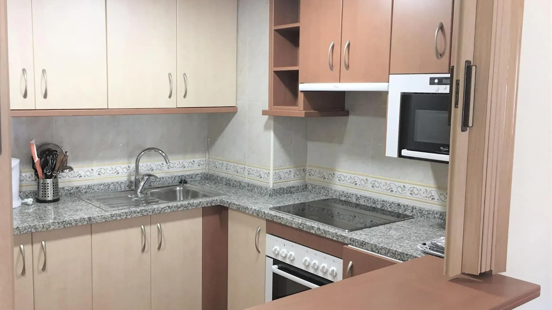 Large Apartment With Sea Views & Terrace Benalmádena 0*,